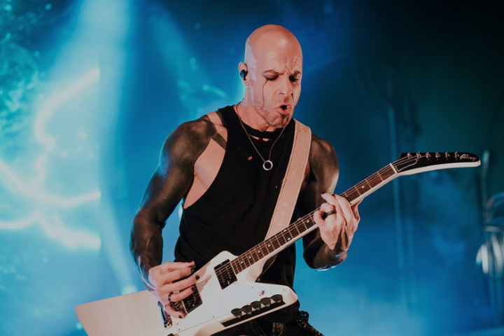 What religion is Chris Daughtry