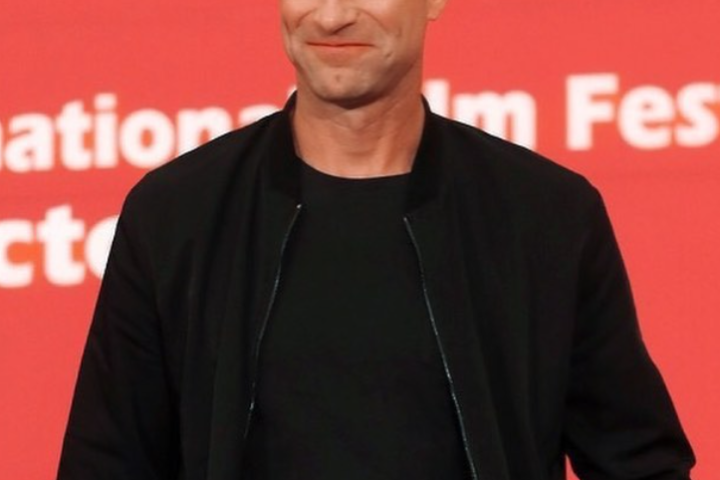 What religion is Aaron Eckhart