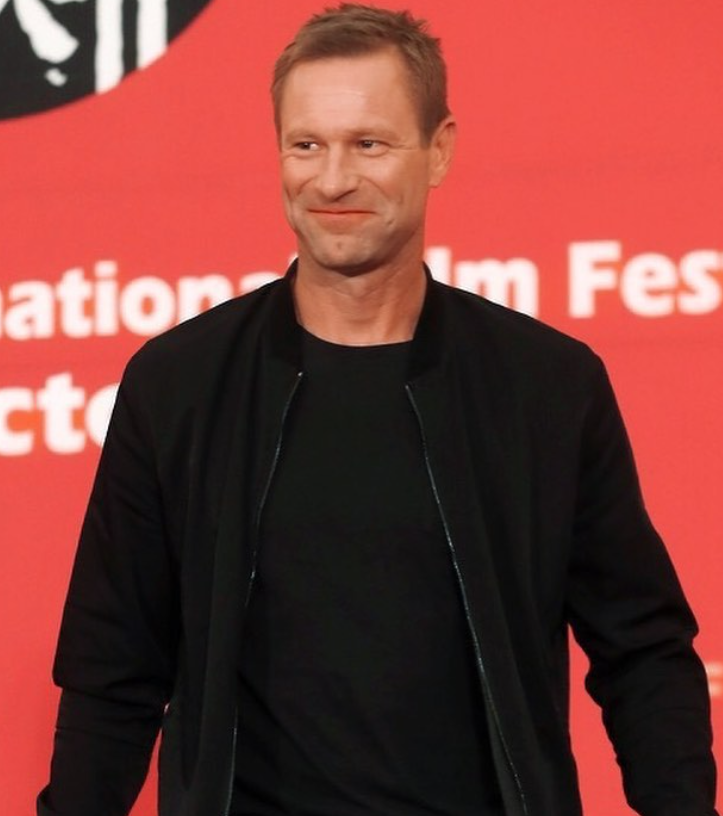 What religion is Aaron Eckhart