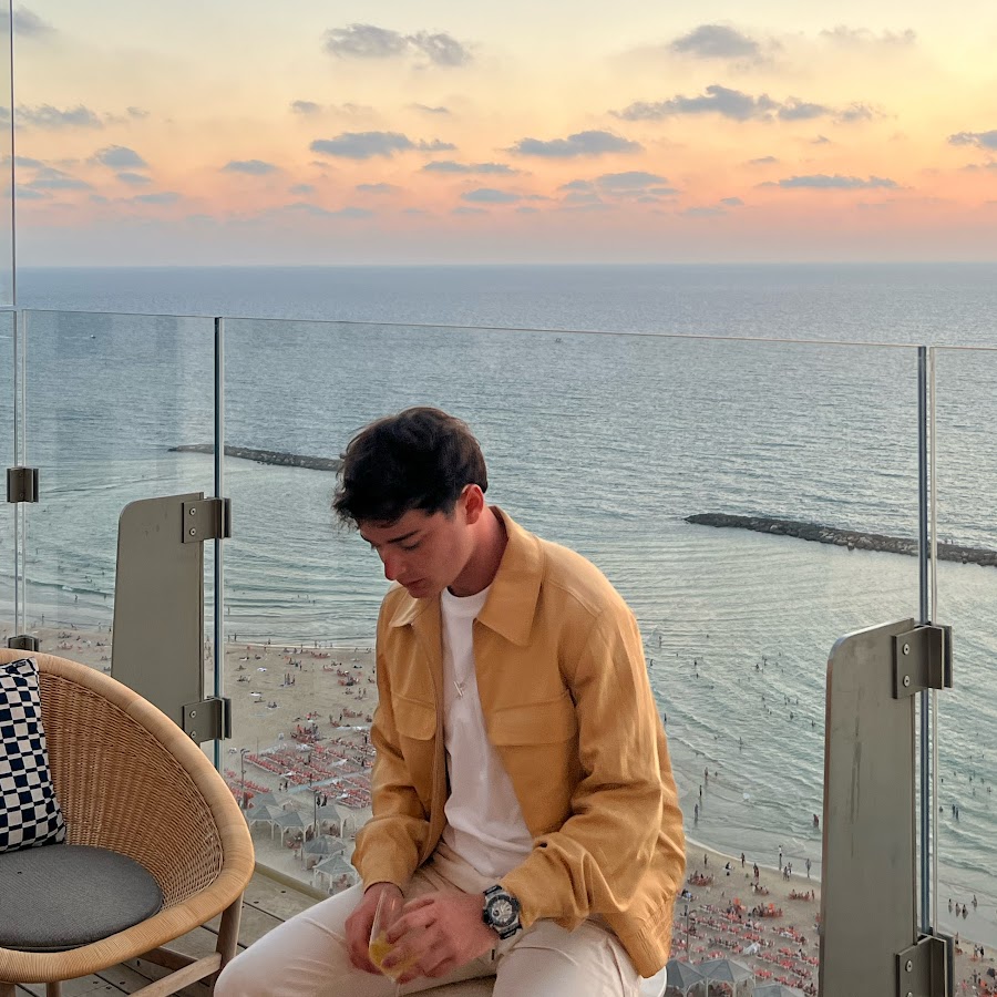 Noah Schnapp religion