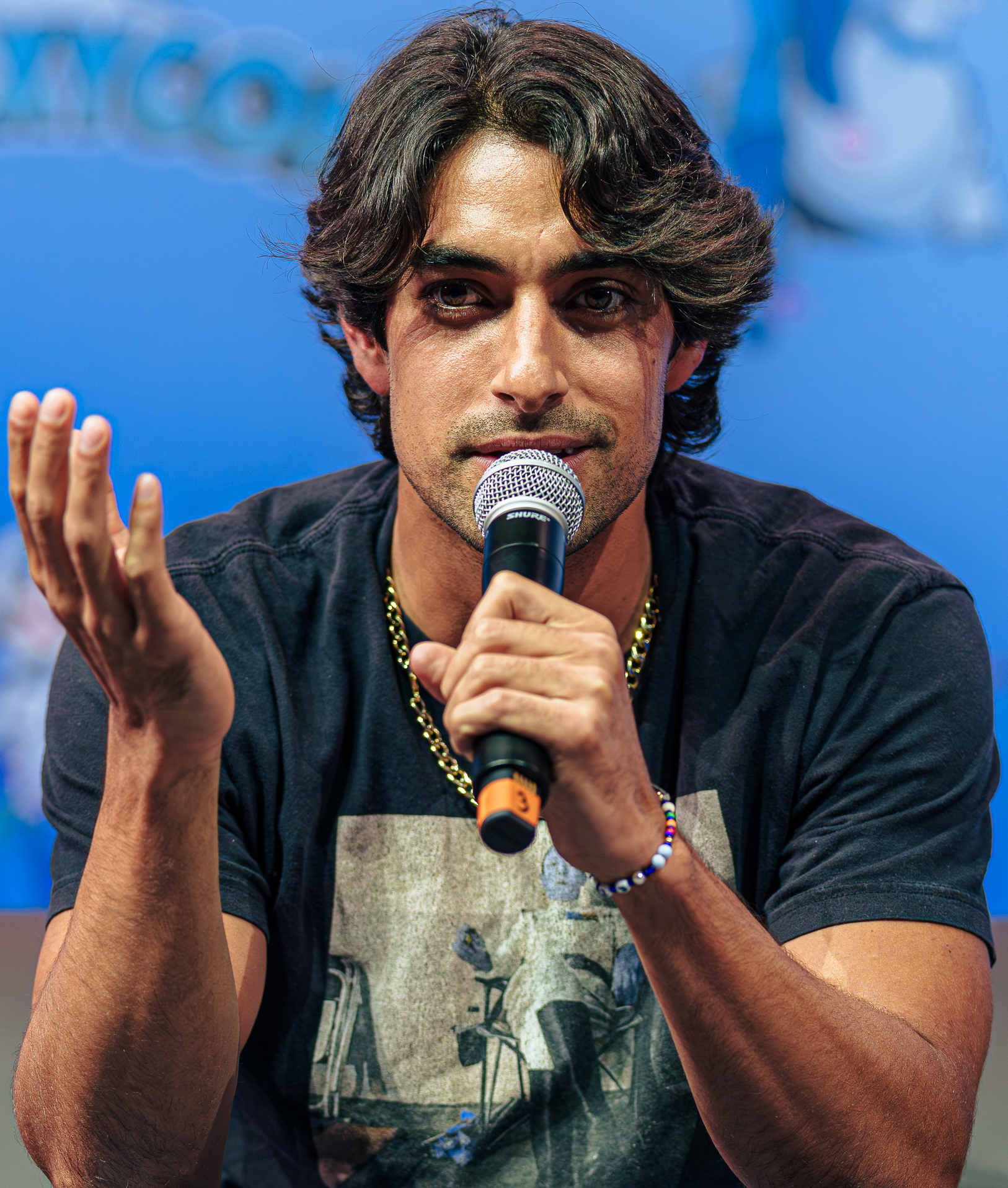 Eman Esfandi religion
